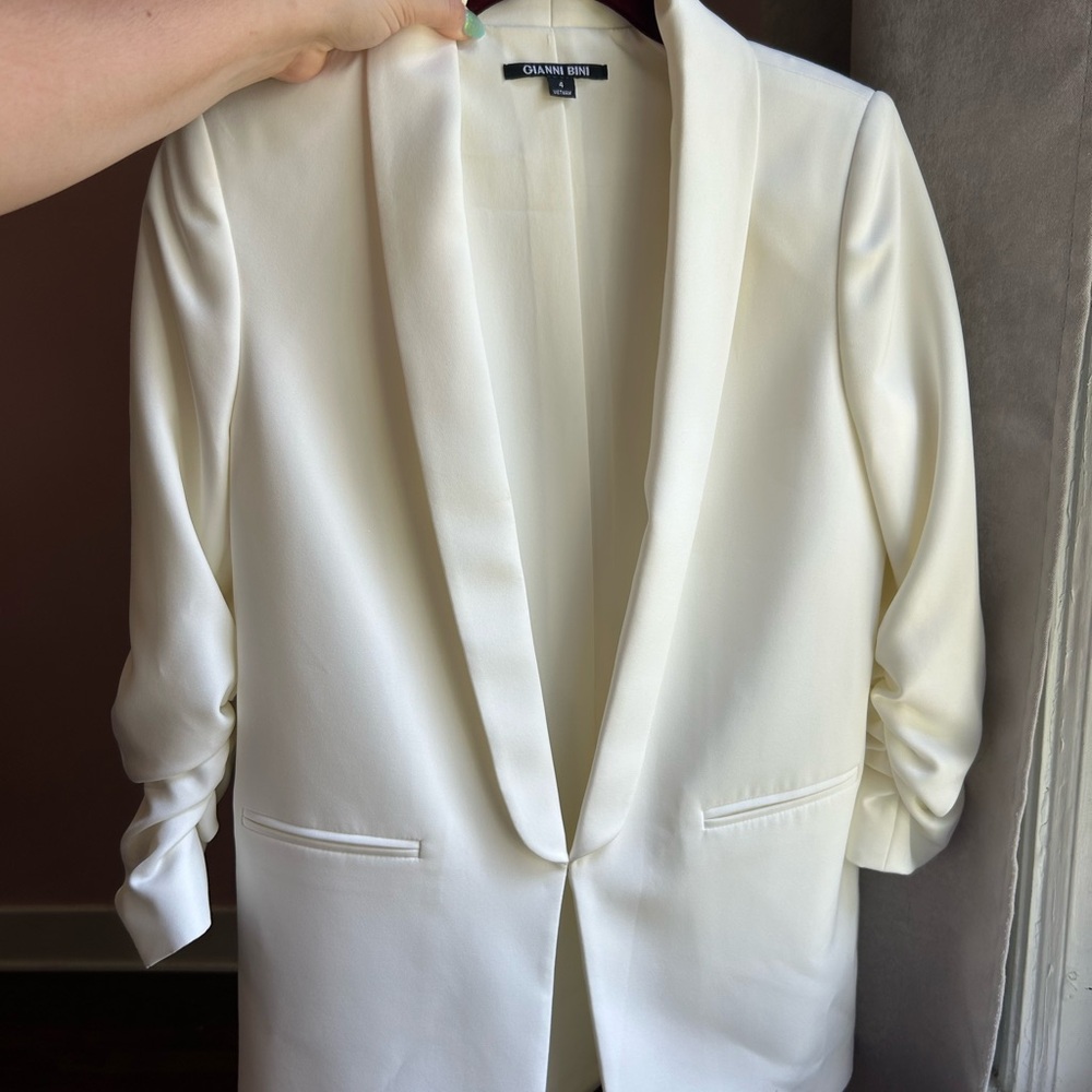 Gianni Bini White Blazer Structured Shoulders Tailored Fit